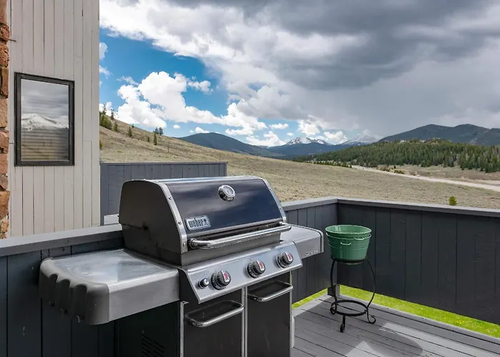 Lake Dillon Retreat Townhome: Panoramic Lake, Mountain Views