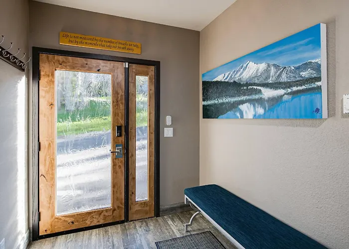 Lake Dillon Retreat Townhome: Panoramic Lake, Mountain Views